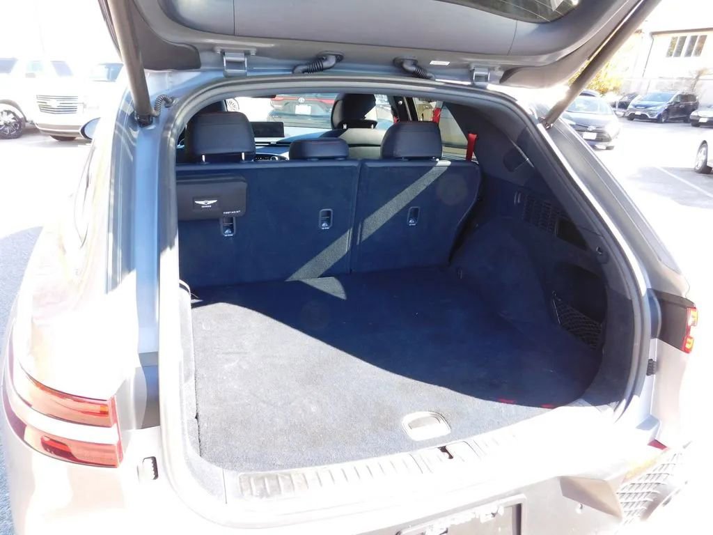 Used 2023 Genesis GV70 2.5T w/ Sport Prestige Package image 9