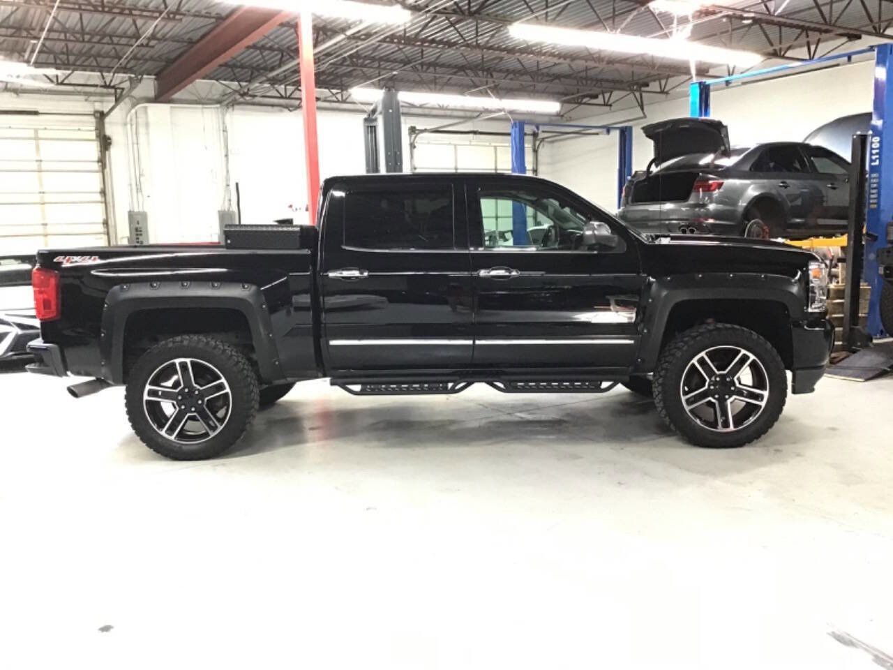 Used 2017 Chevrolet Silverado 1500 High Country AWD/4WD image 4