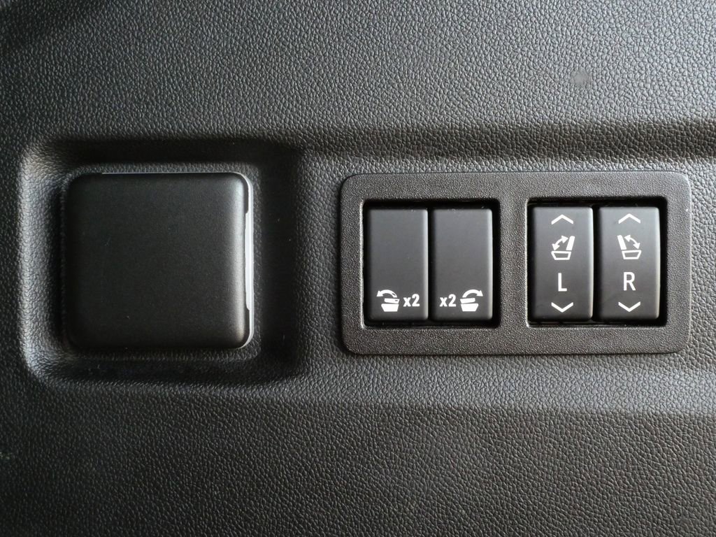 Used 2024 GMC Yukon Denali Ultimate AWD/4WD image 33