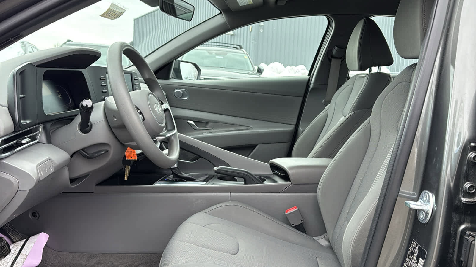 Used 2025 Hyundai Elantra SE image 12