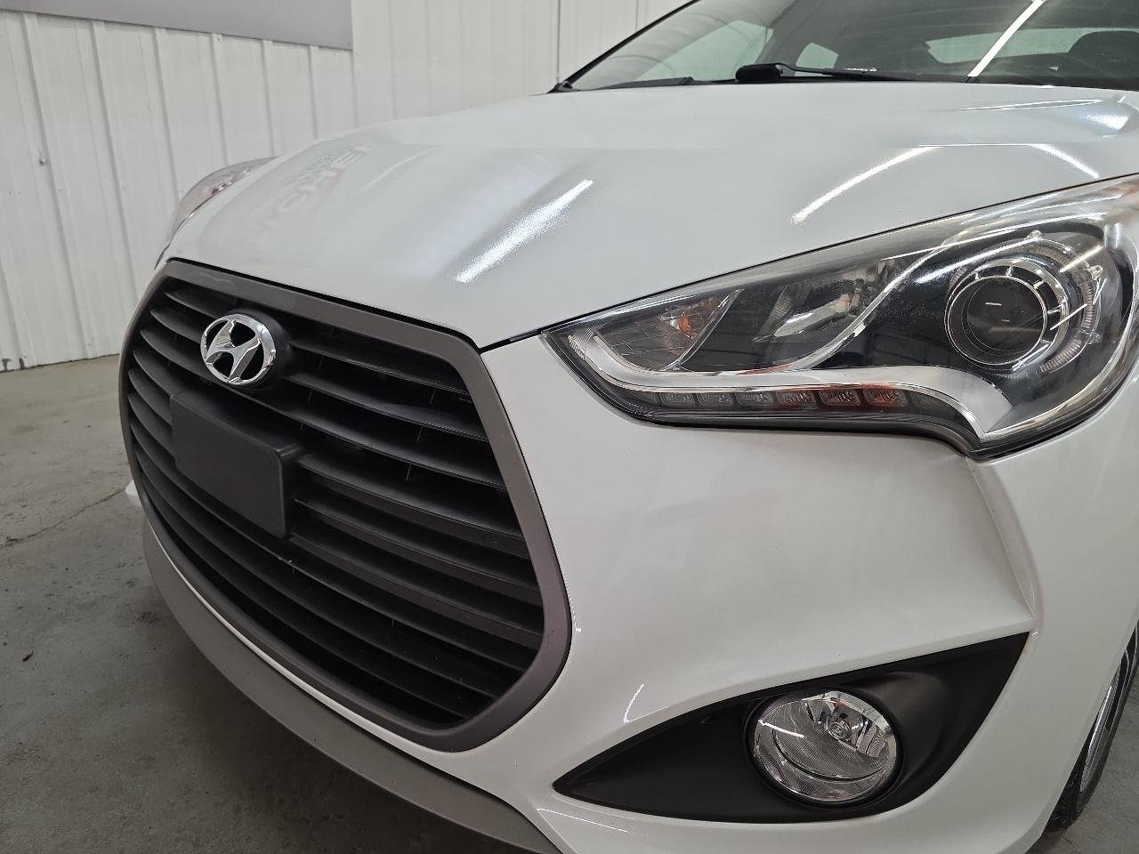Used 2016 Hyundai Veloster Turbo FWD image 5