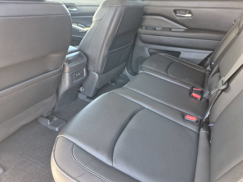 Used 2023 Nissan Pathfinder SL w/ SL Black Package AWD/4WD image 13