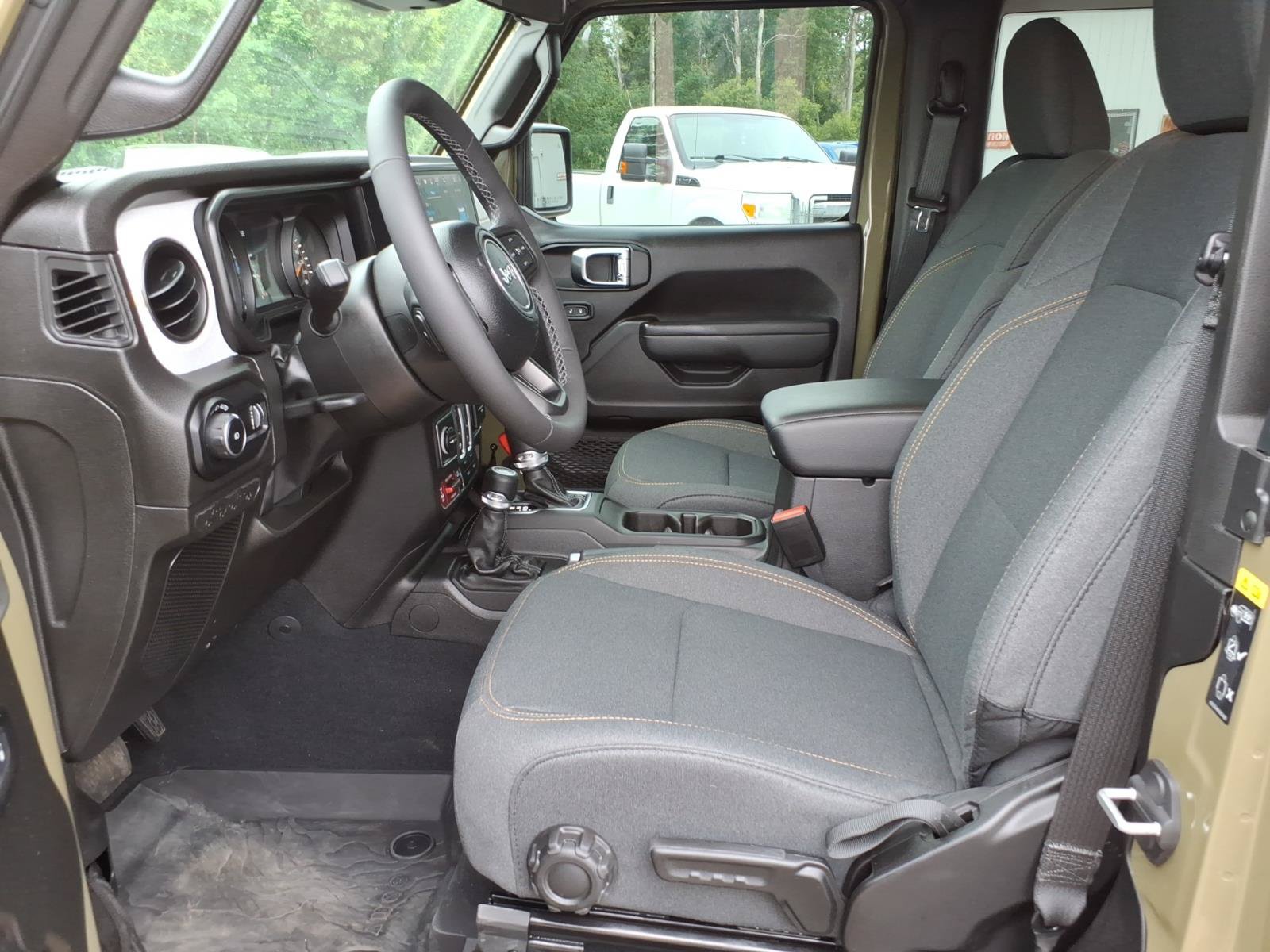 Used 2025 Jeep Wrangler Sport AWD/4WD image 10