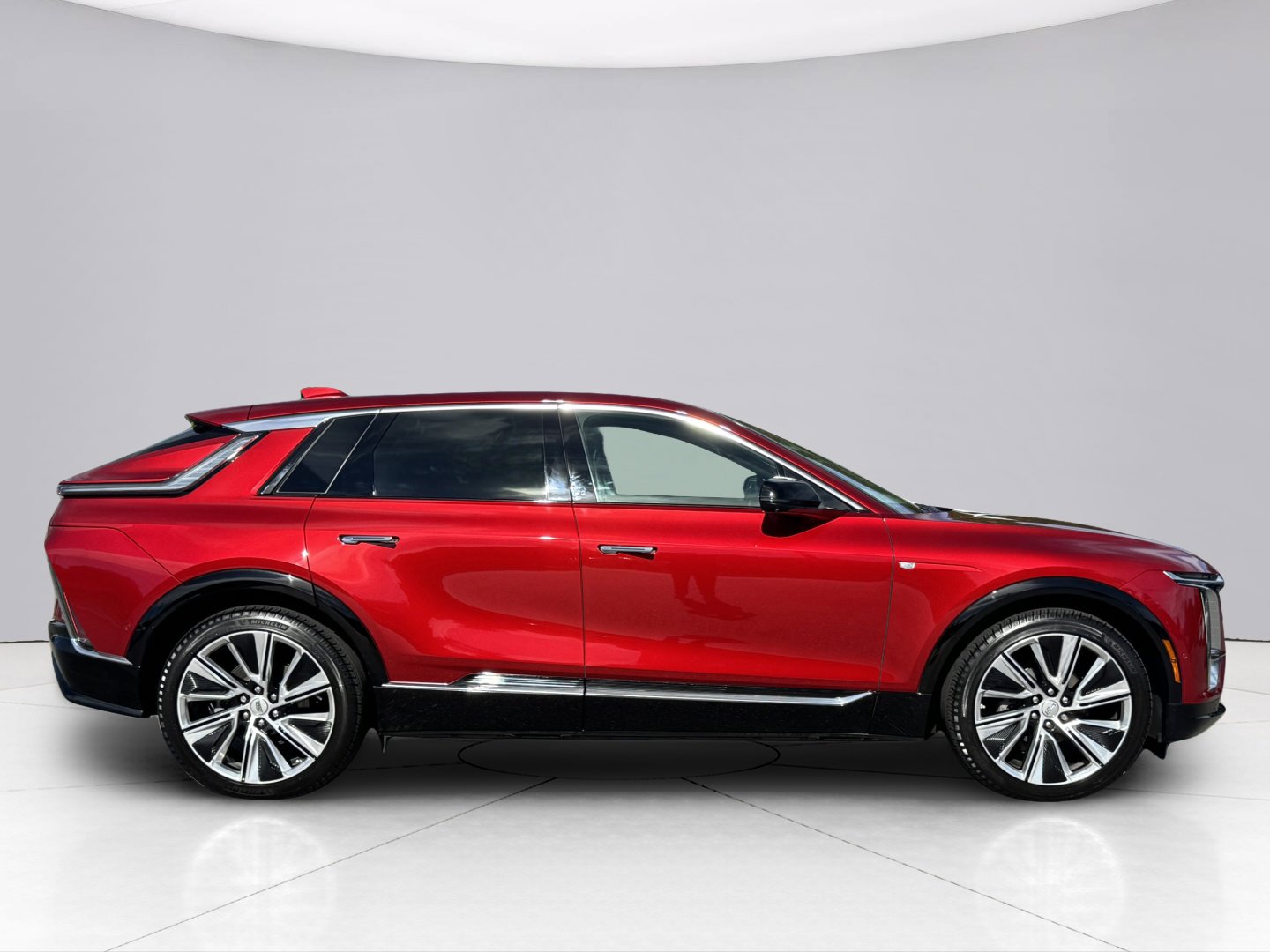 Used 2024 Cadillac Lyriq Luxury w/ LPO, Floor Liner Package image 6