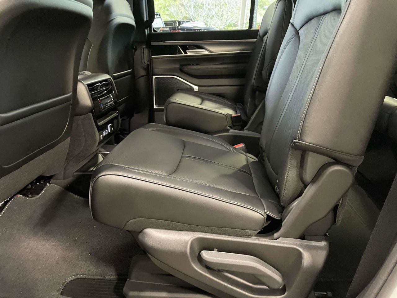 New 2025 Jeep Wagoneer Series II w/ Premium Group I image 31