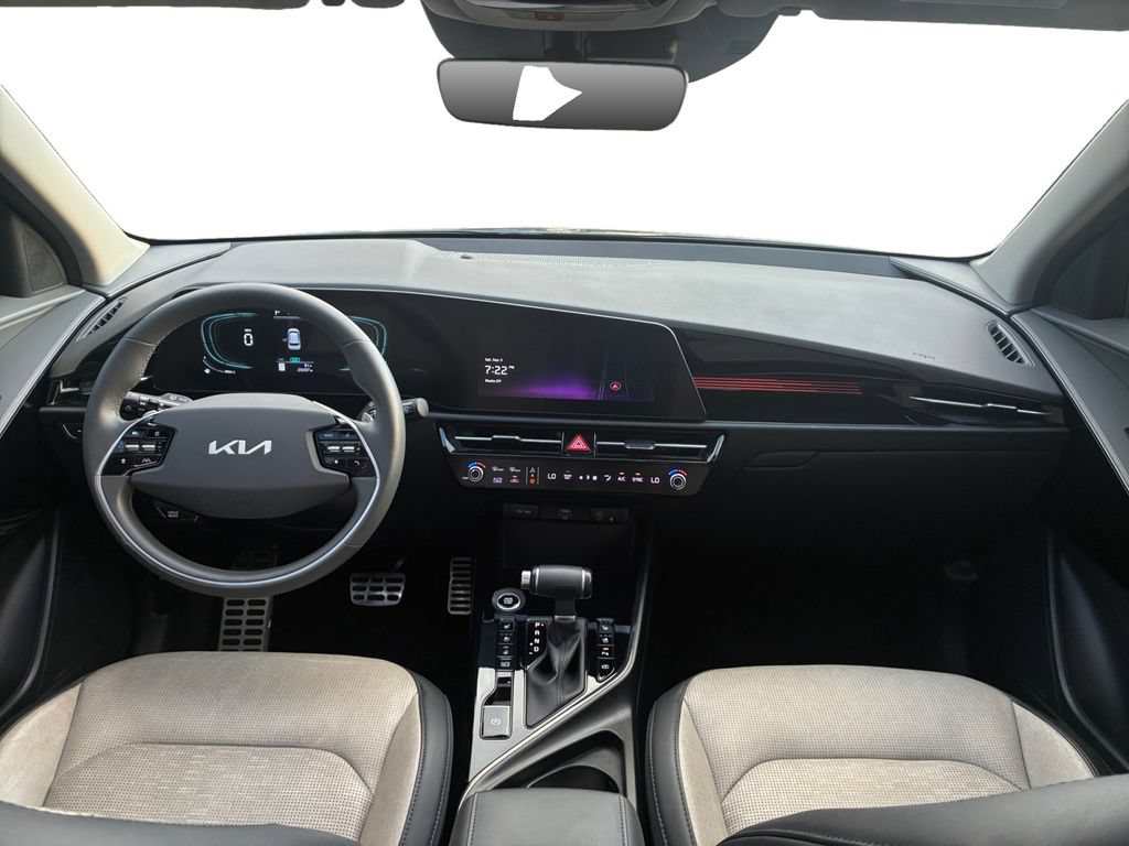 Used 2024 Kia Niro SX Touring FWD image 10