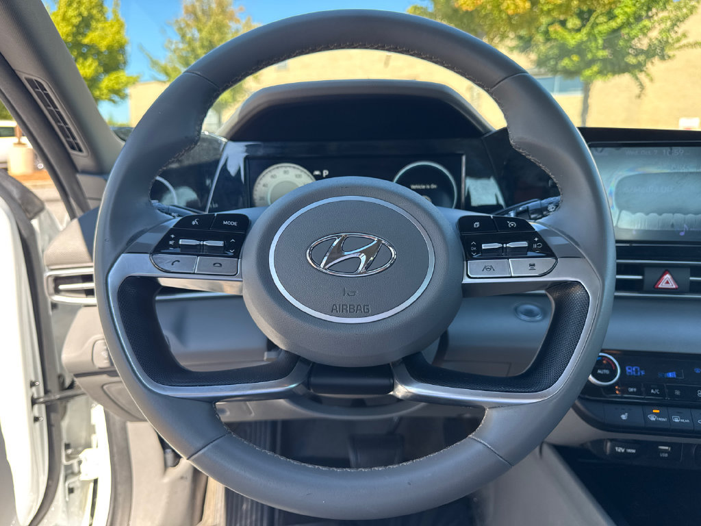 Used 2022 Hyundai Elantra SEL w/ Convenience Package FWD image 18