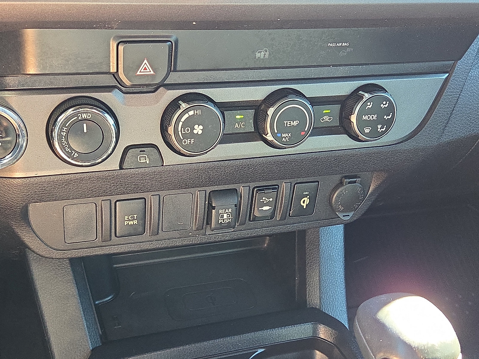Used 2019 Toyota Tacoma TRD Sport AWD/4WD image 18