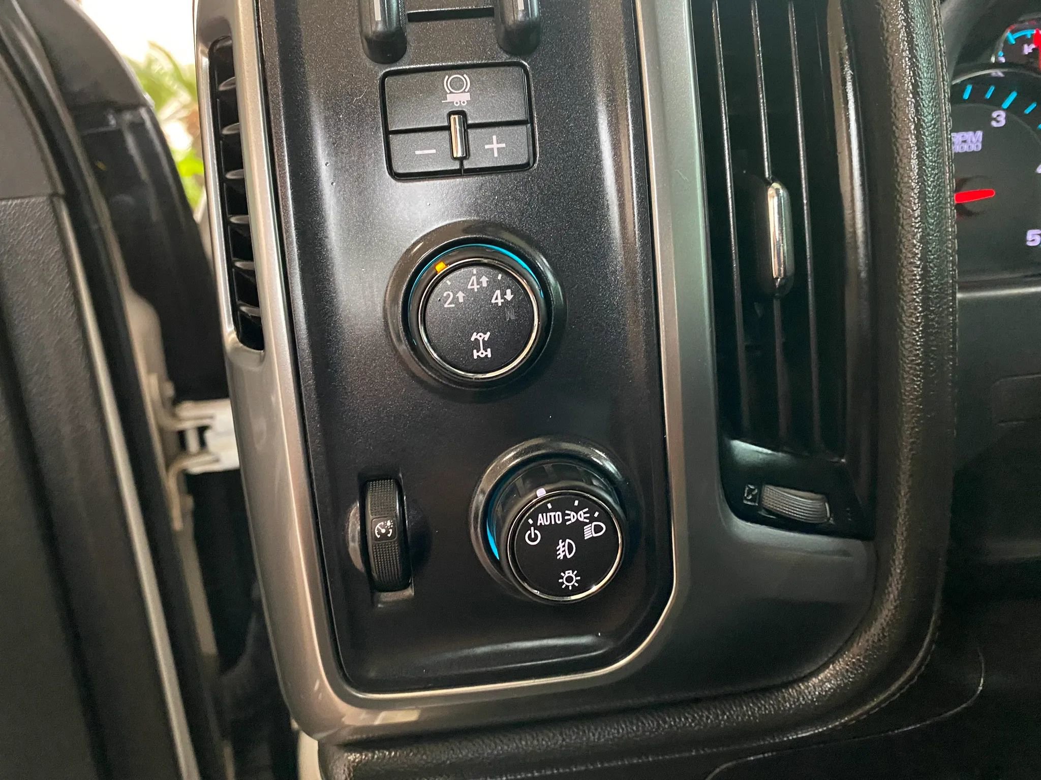 Used 2016 Chevrolet Silverado 2500 LTZ w/ Duramax Plus Package AWD/4WD image 27