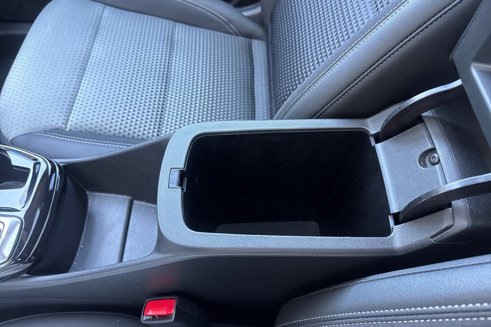 Used 2026 Chevrolet Trax LT w/ Sunroof Package FWD image 31