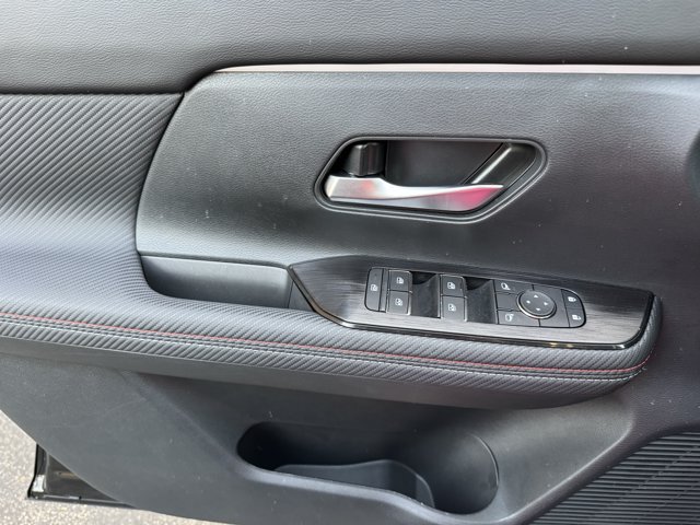 Used 2025 Nissan Kicks SR AWD/4WD image 9
