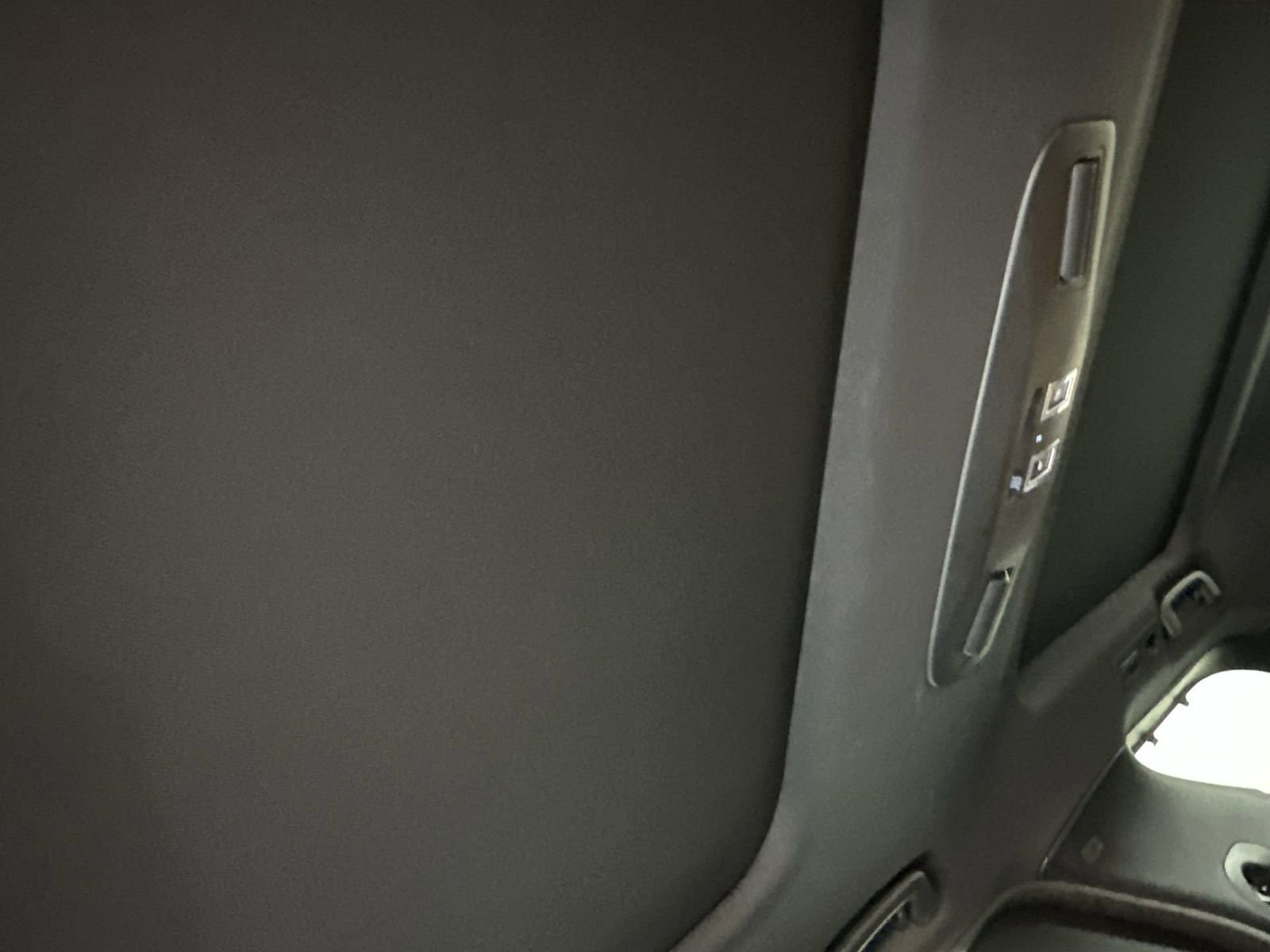 Used 2020 Land Rover Discovery HSE image 28