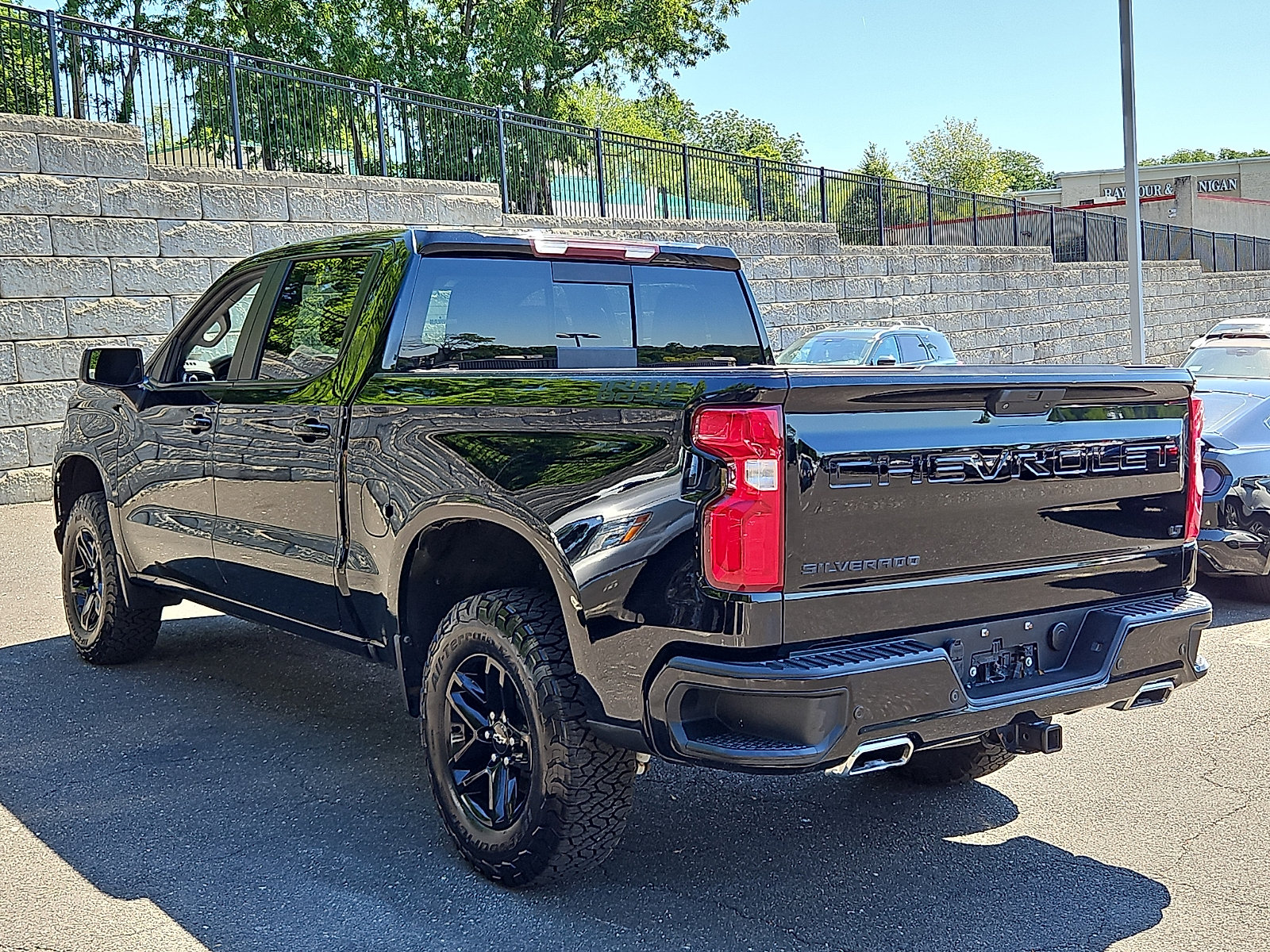 Used 2021 Chevrolet Silverado 1500 LT Trail Boss w/ Convenience Package II AWD/4WD image 4