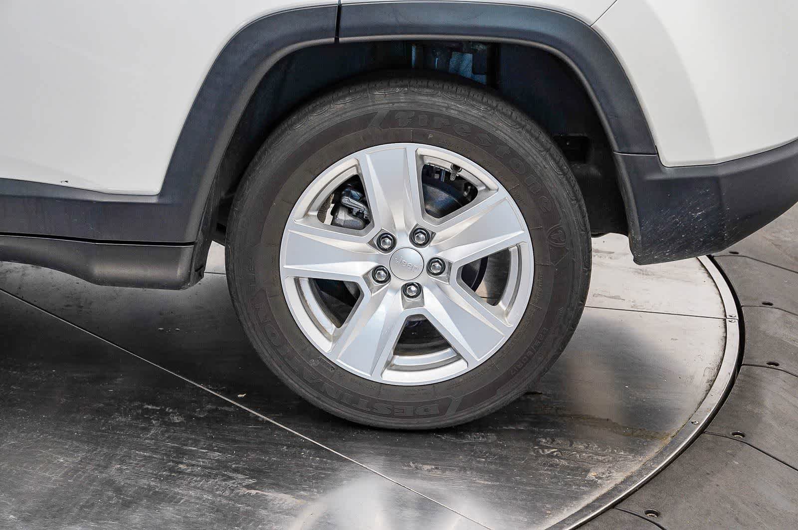 Used 2022 Jeep Compass Latitude FWD image 10