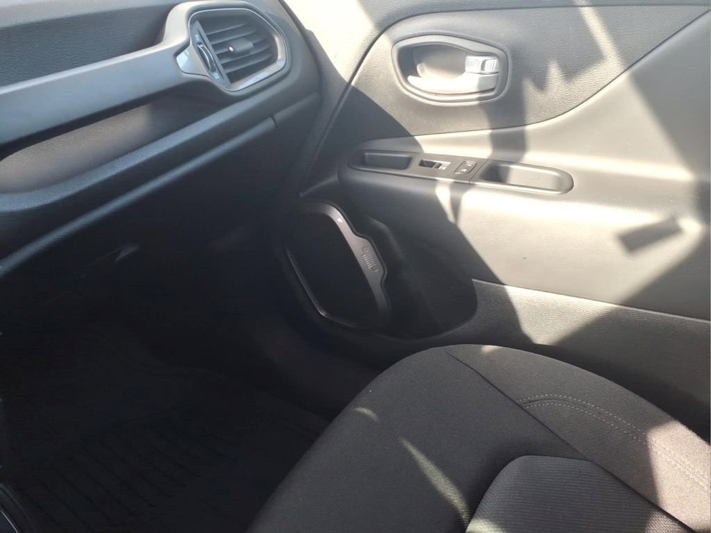 Used 2023 Jeep Renegade Latitude AWD/4WD image 23