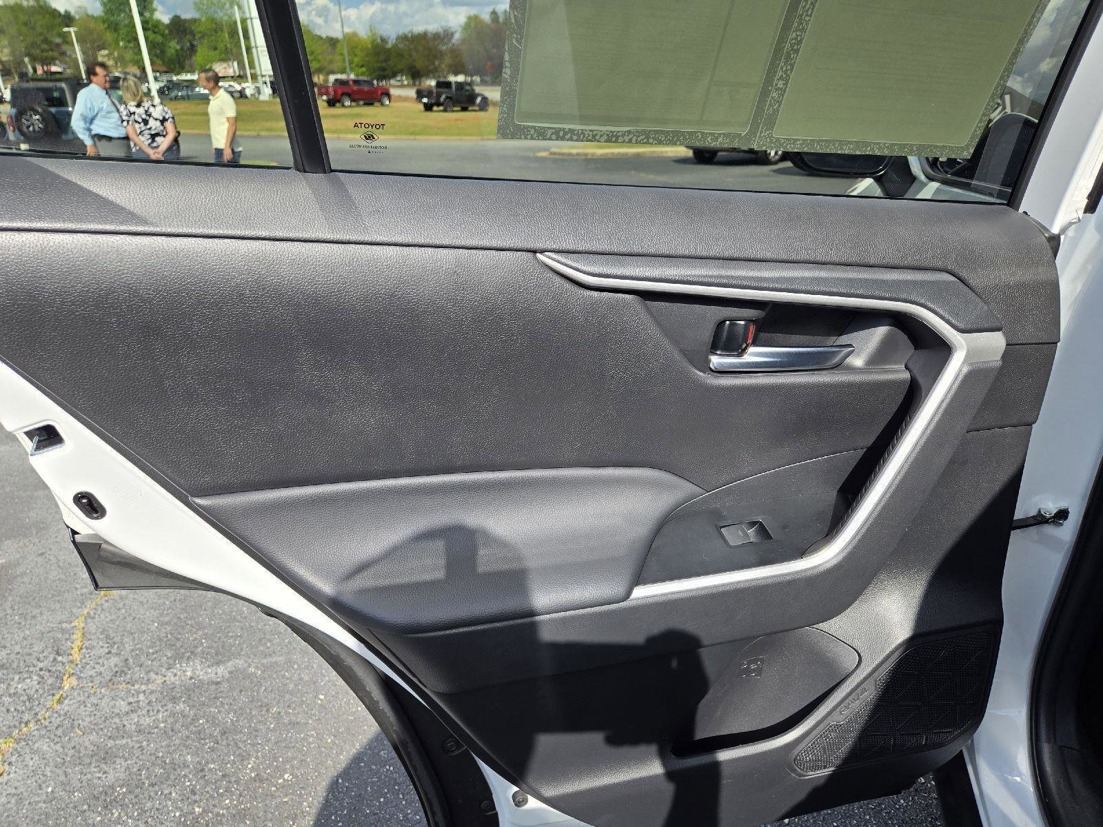 Used 2024 Toyota RAV4 SE image 16