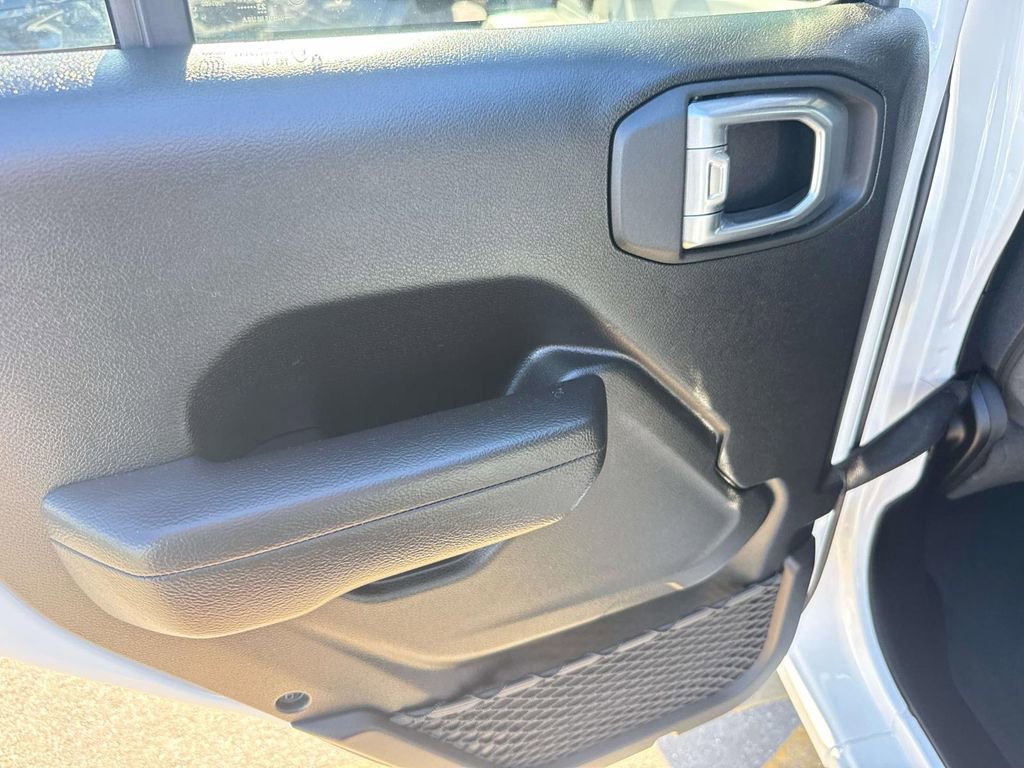 Used 2024 Jeep Wrangler Unlimited image 11