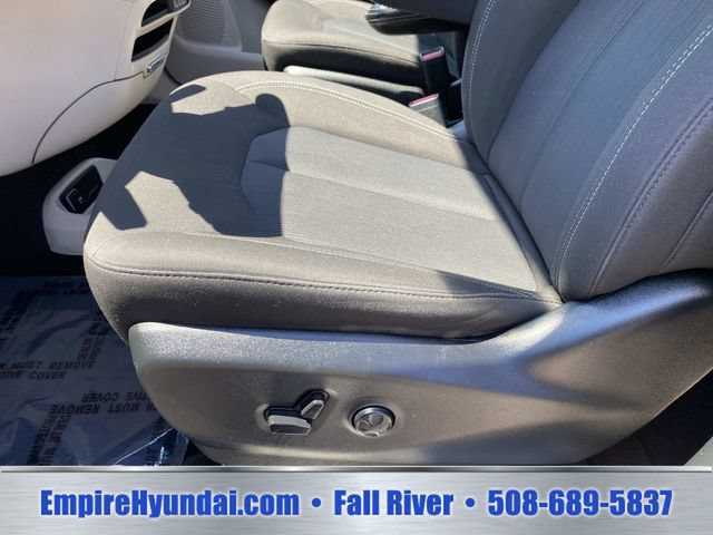 Used 2023 Chrysler Voyager LX FWD image 19
