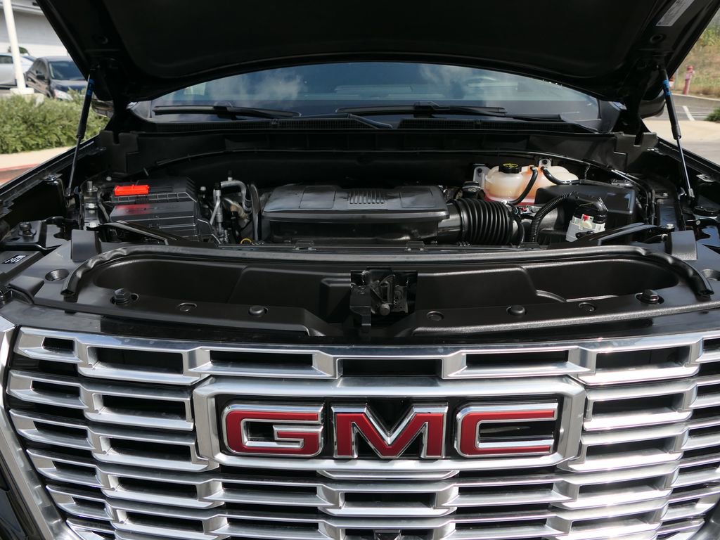 Used 2025 GMC Yukon XL Denali AWD/4WD image 30
