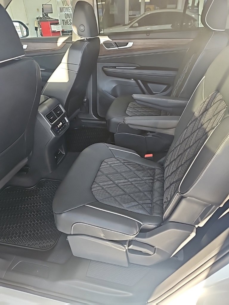 New 2026 Volkswagen Atlas SEL Premium R-Line image 25