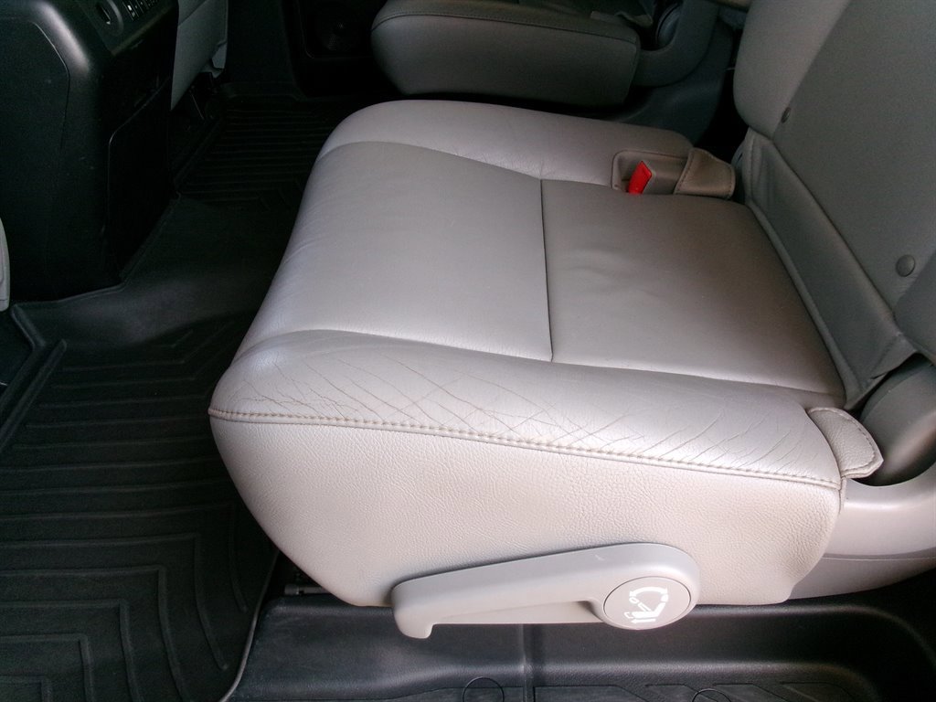 Used 2013 Toyota Sequoia Limited RWD image 31