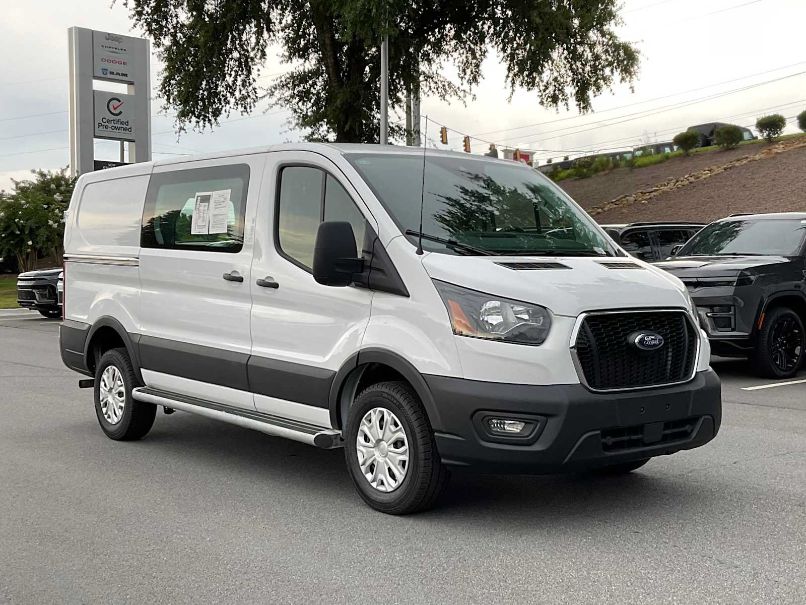 Used 2025 Ford Transit 250 Low Roof w/ Exterior Upgrade Package RWD image 7