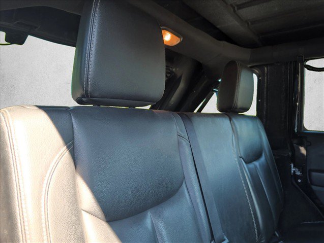 Used 2015 Jeep Wrangler Unlimited Rubicon AWD/4WD image 24