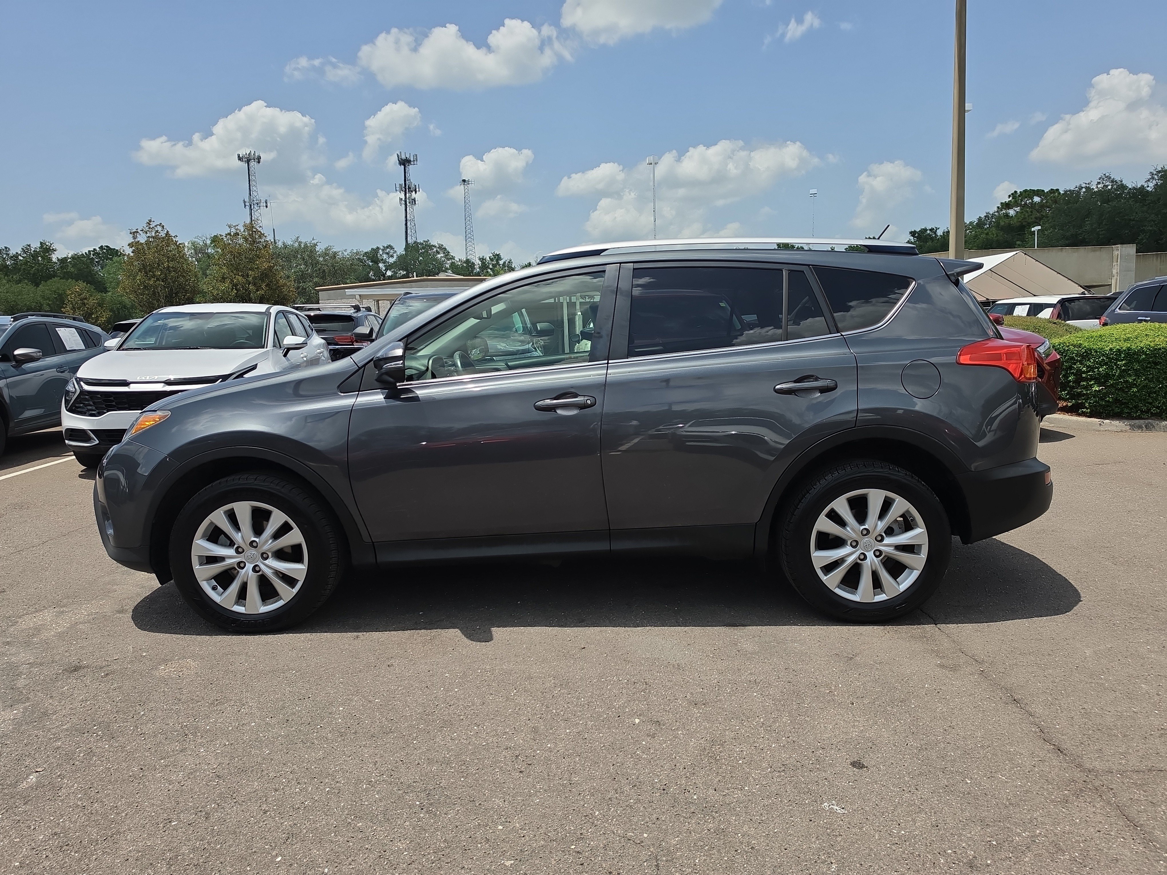 Used 2015 Toyota RAV4 Limited AWD/4WD image 5