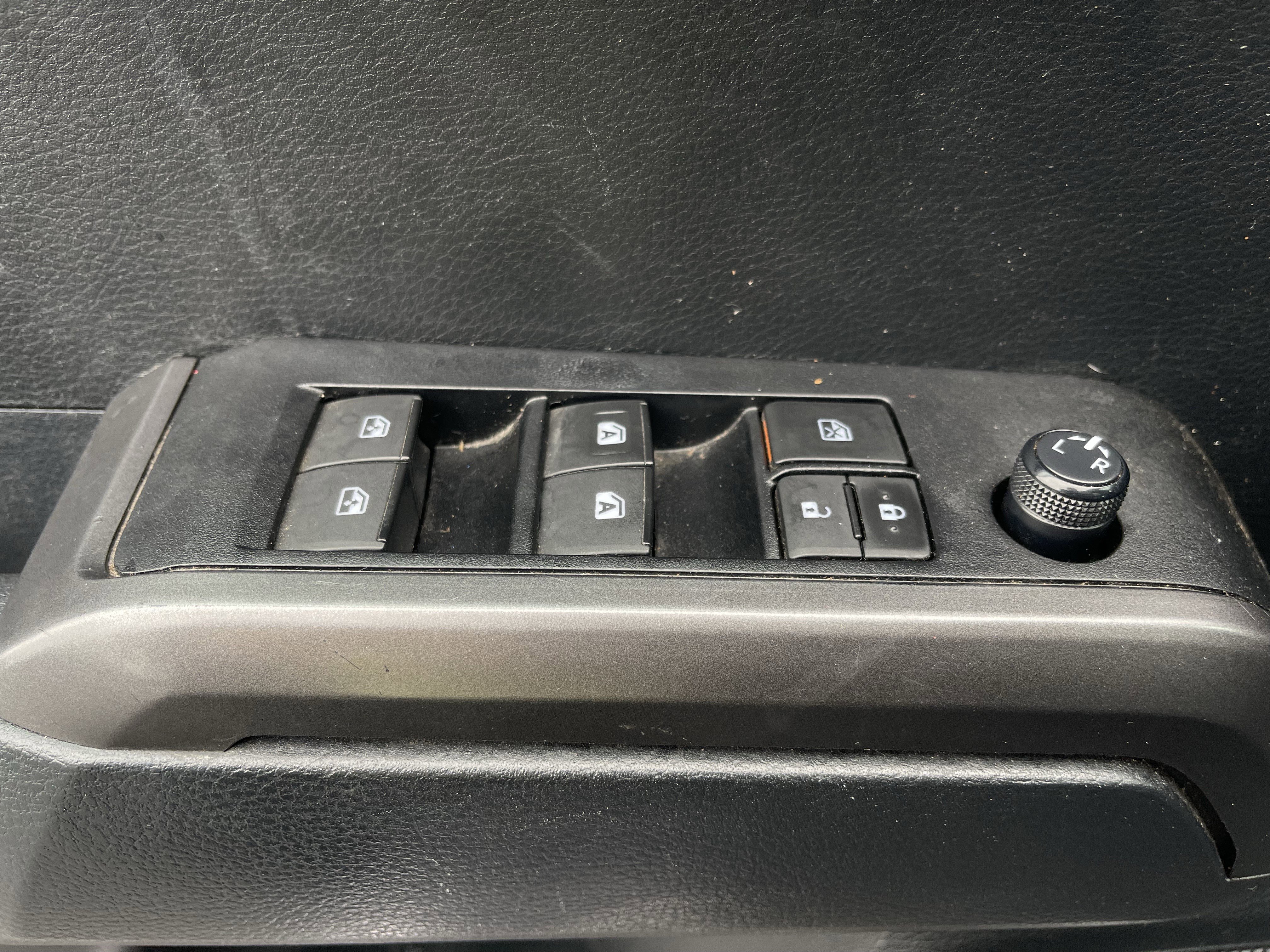 Used 2019 Toyota Tacoma TRD Sport image 11