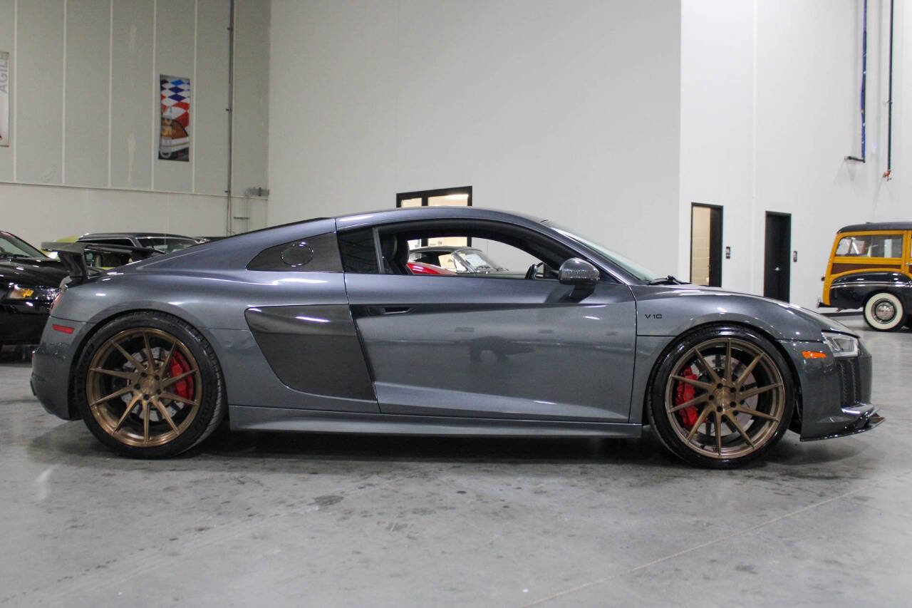 Used 2017 Audi R8 V10 w/ Carbon Exterior Package image 7