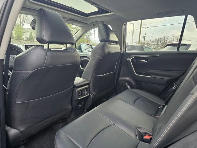 Used 2020 Toyota RAV4 XLE Premium image 21