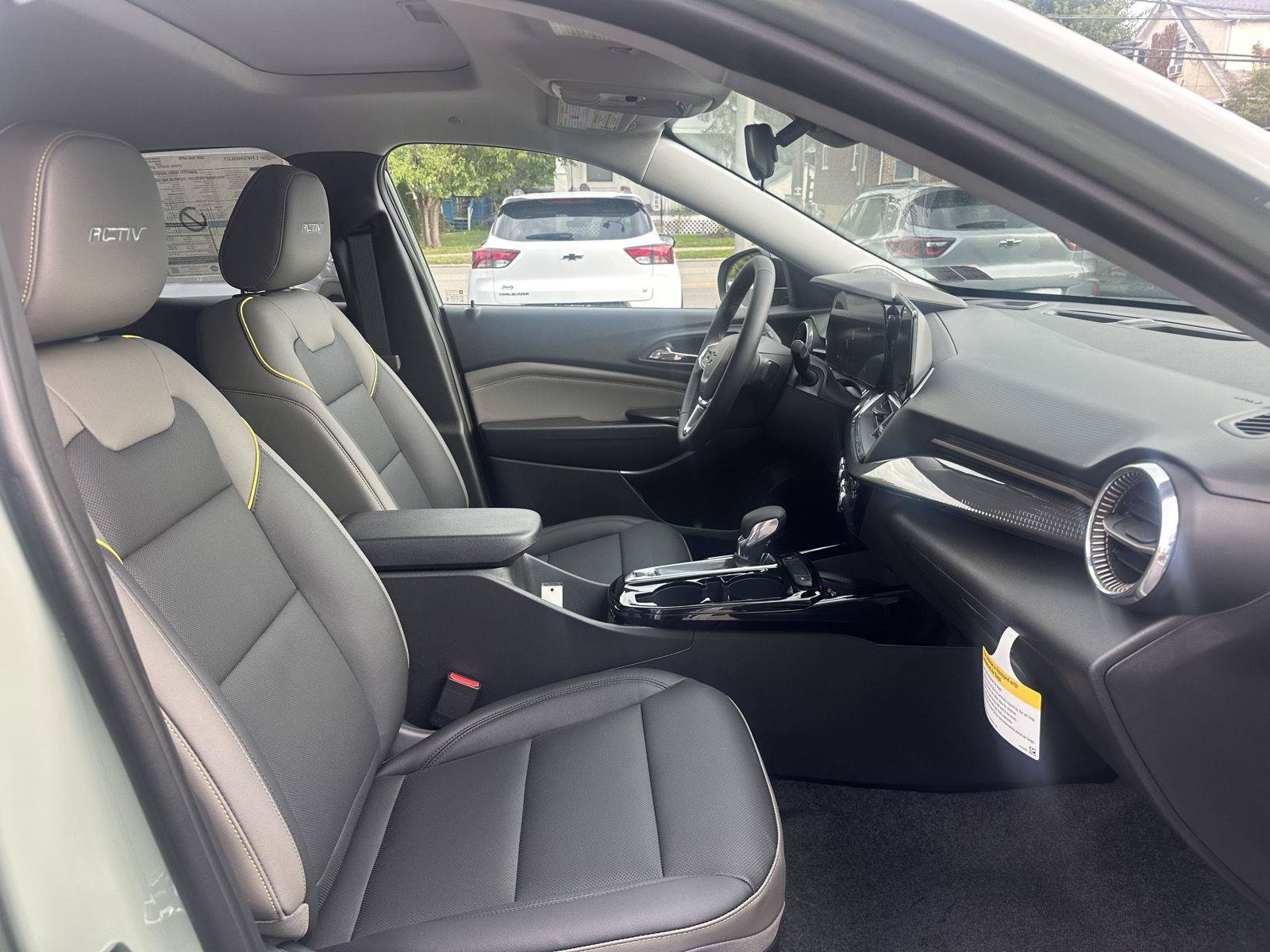 New 2026 Chevrolet Trax ACTIV w/ Sunroof Package FWD image 14