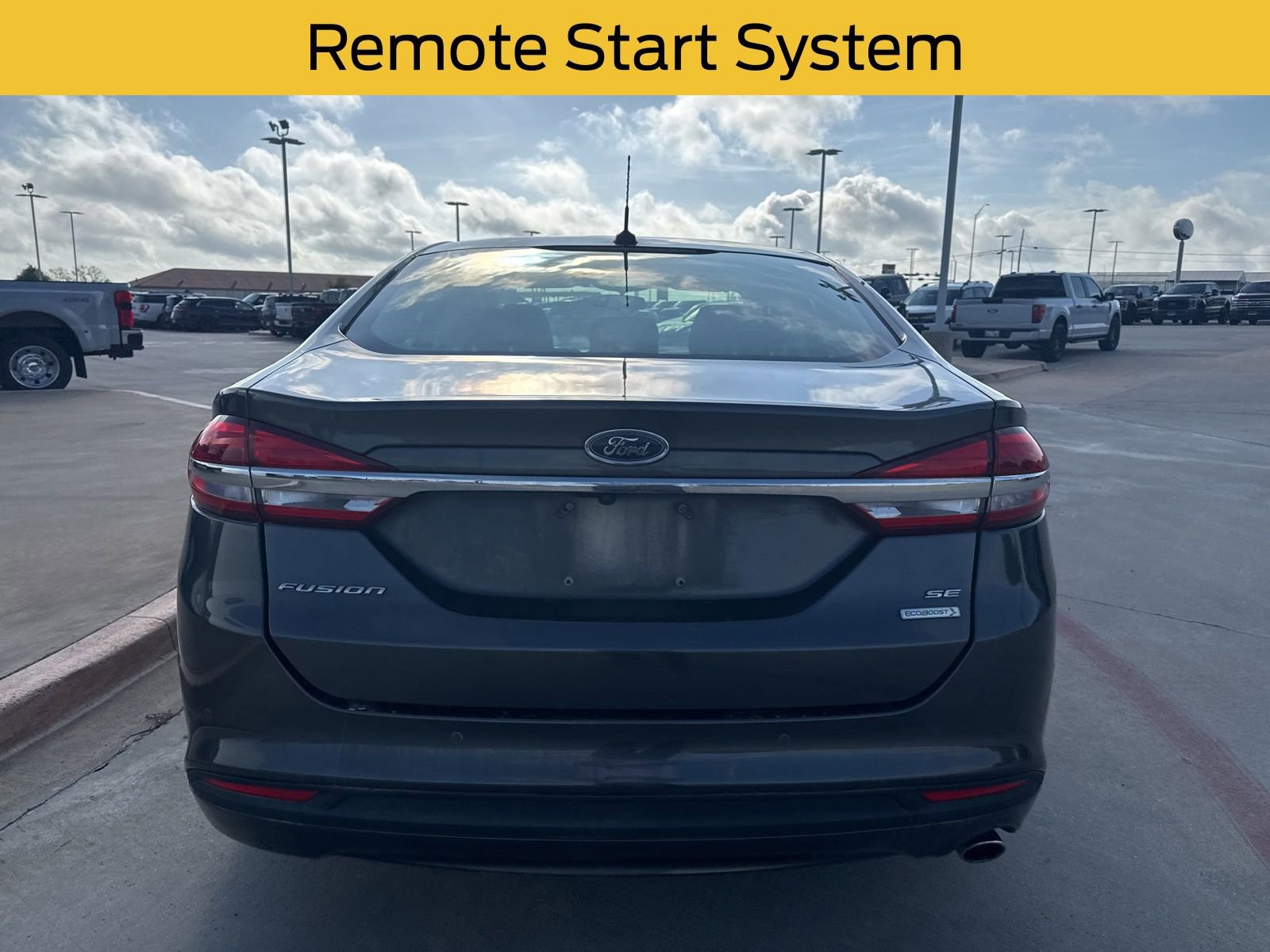 Used 2018 Ford Fusion SE w/ Fusion SE Technology Package image 4