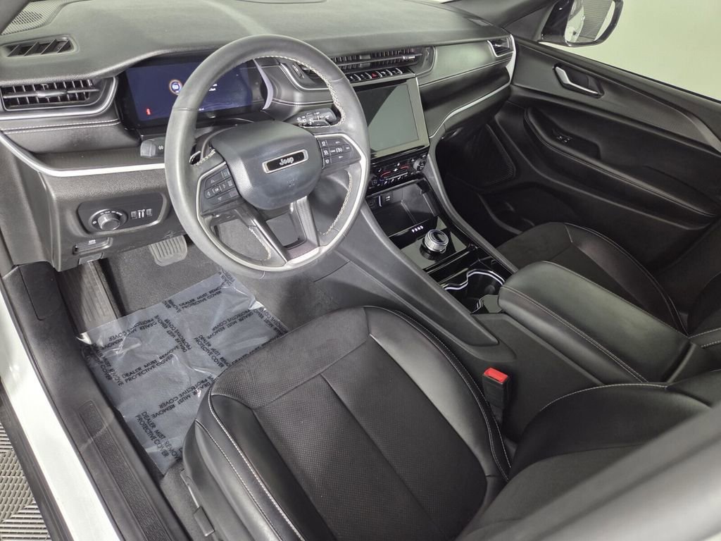 Certified 2023 Jeep Grand Cherokee Altitude image 11