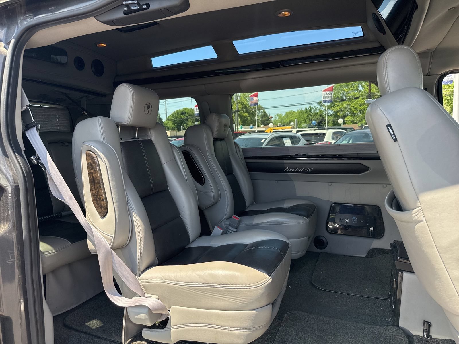 Used 2017 Ford Transit 150 XLT RWD image 9