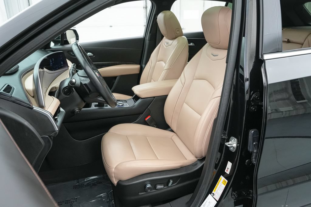 Used 2024 Cadillac XT4 Premium Luxury w/ Active Safety Package AWD/4WD image 13