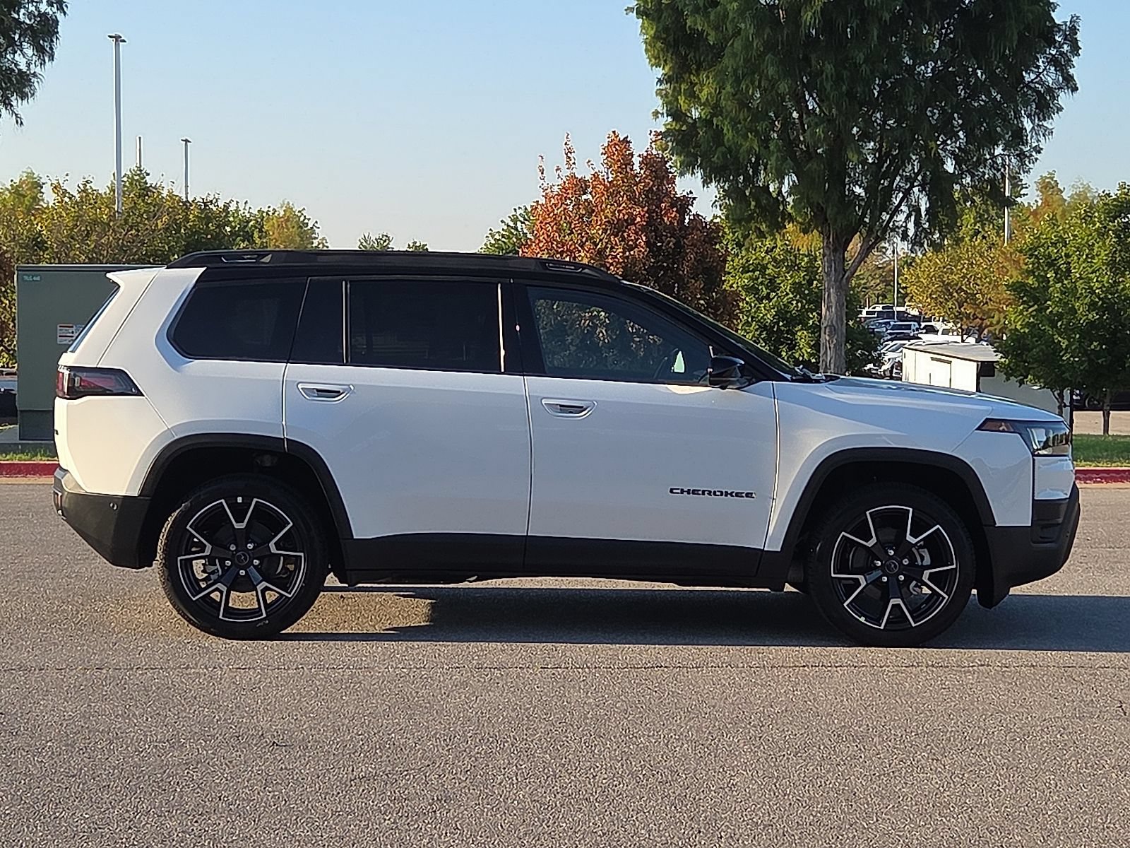 New 2026 Jeep Cherokee Overland w/ Trailer Tow Group AWD/4WD image 6