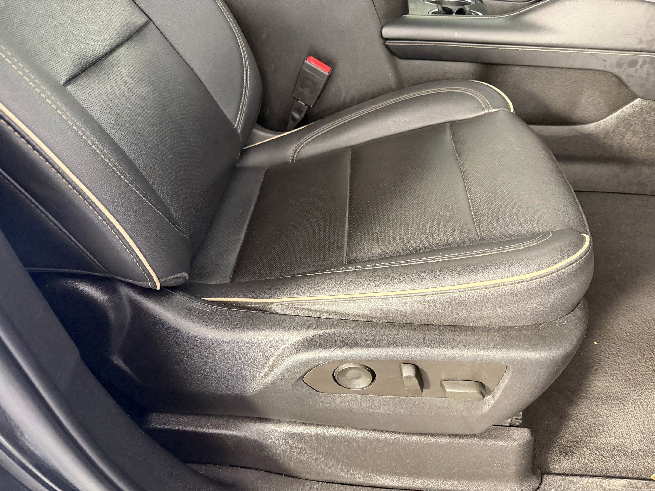 Used 2022 Chevrolet Suburban Premier AWD/4WD image 33