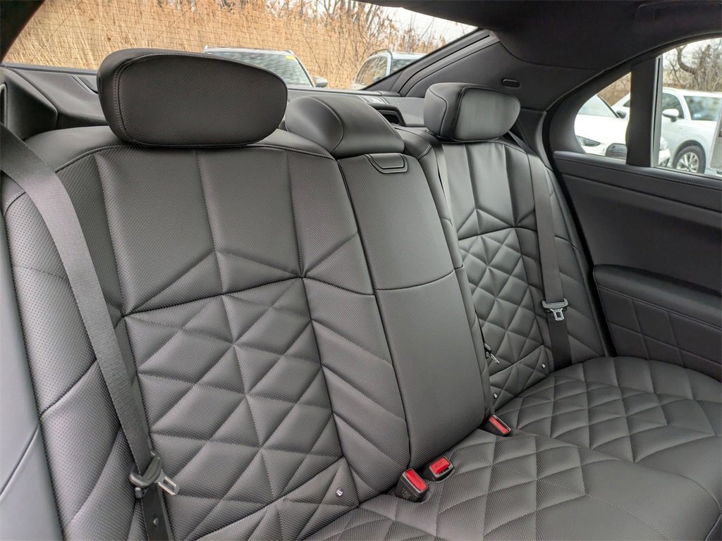 New 2025 BMW 740i xDrive w/ Premium Package image 28