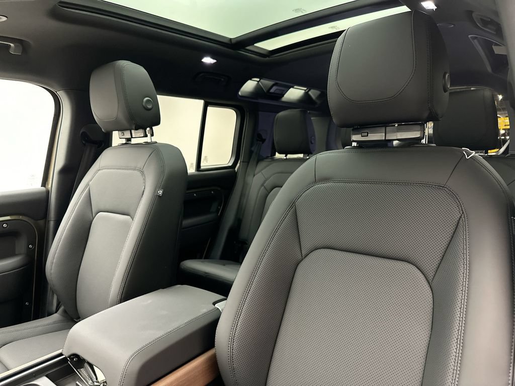 Certified 2024 Land Rover Defender 110 S AWD/4WD image 7