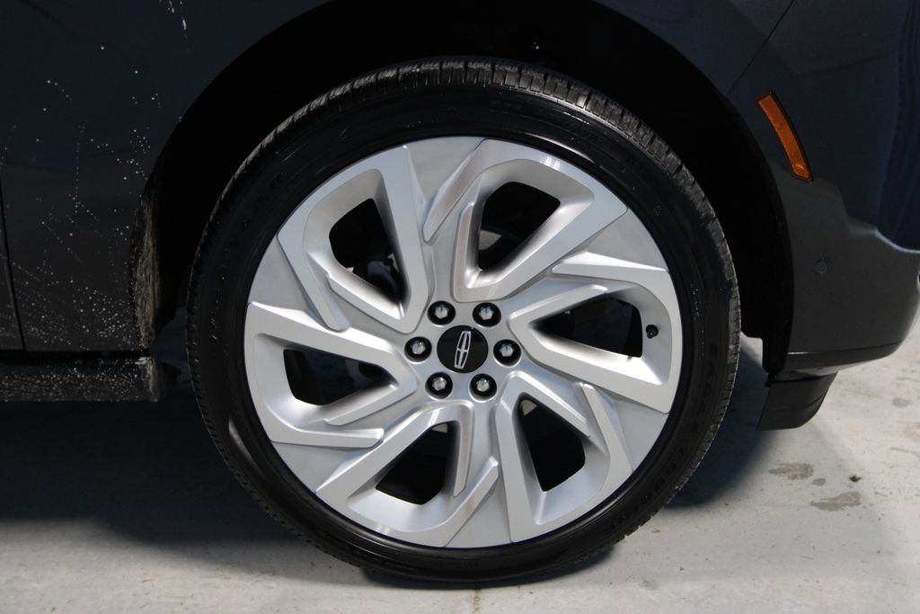 Used 2025 Lincoln Navigator Reserve image 37