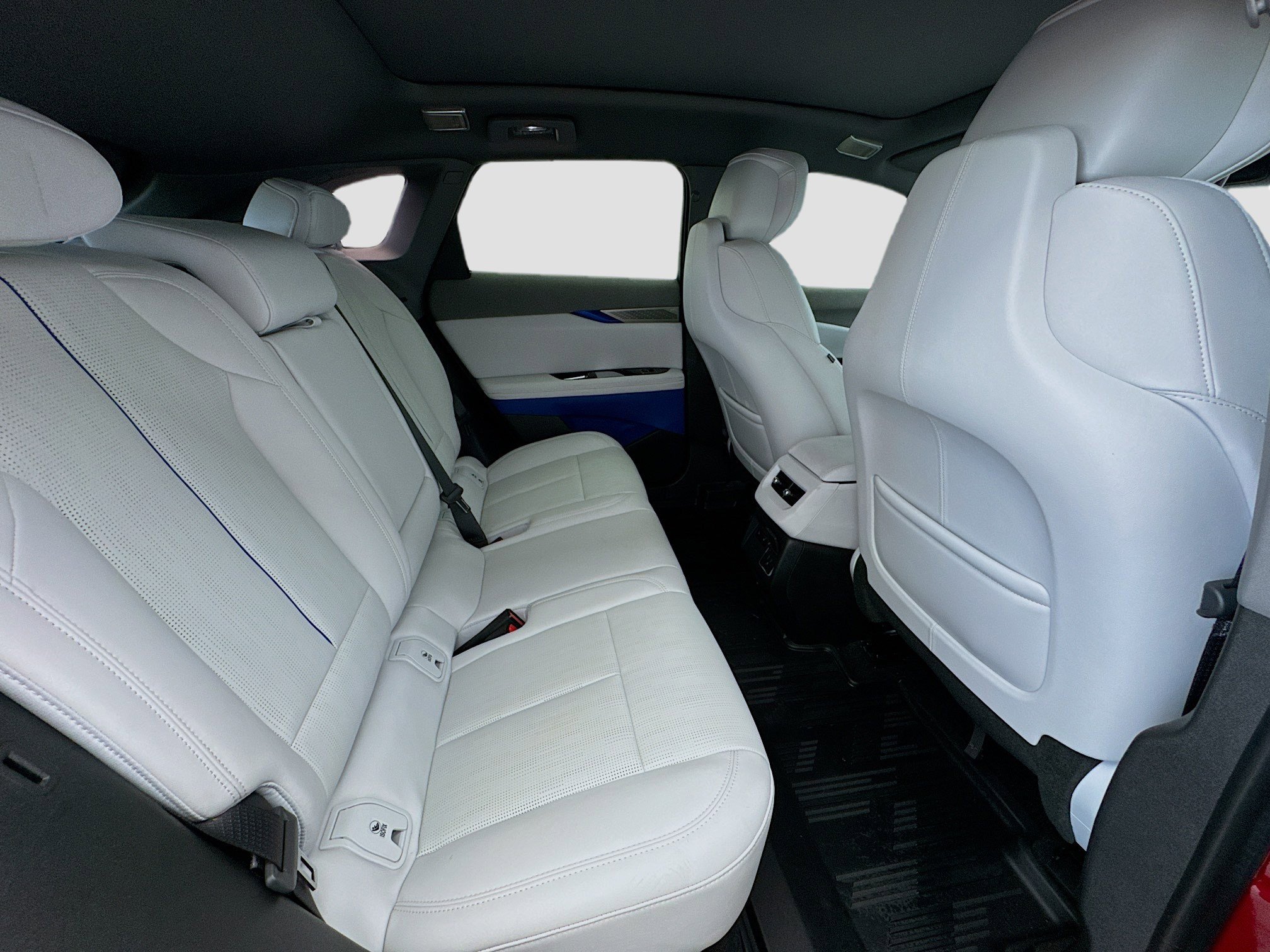 Used 2025 Cadillac Optiq Luxury 2 w/ LPO, Floor Liner Package AWD/4WD image 20