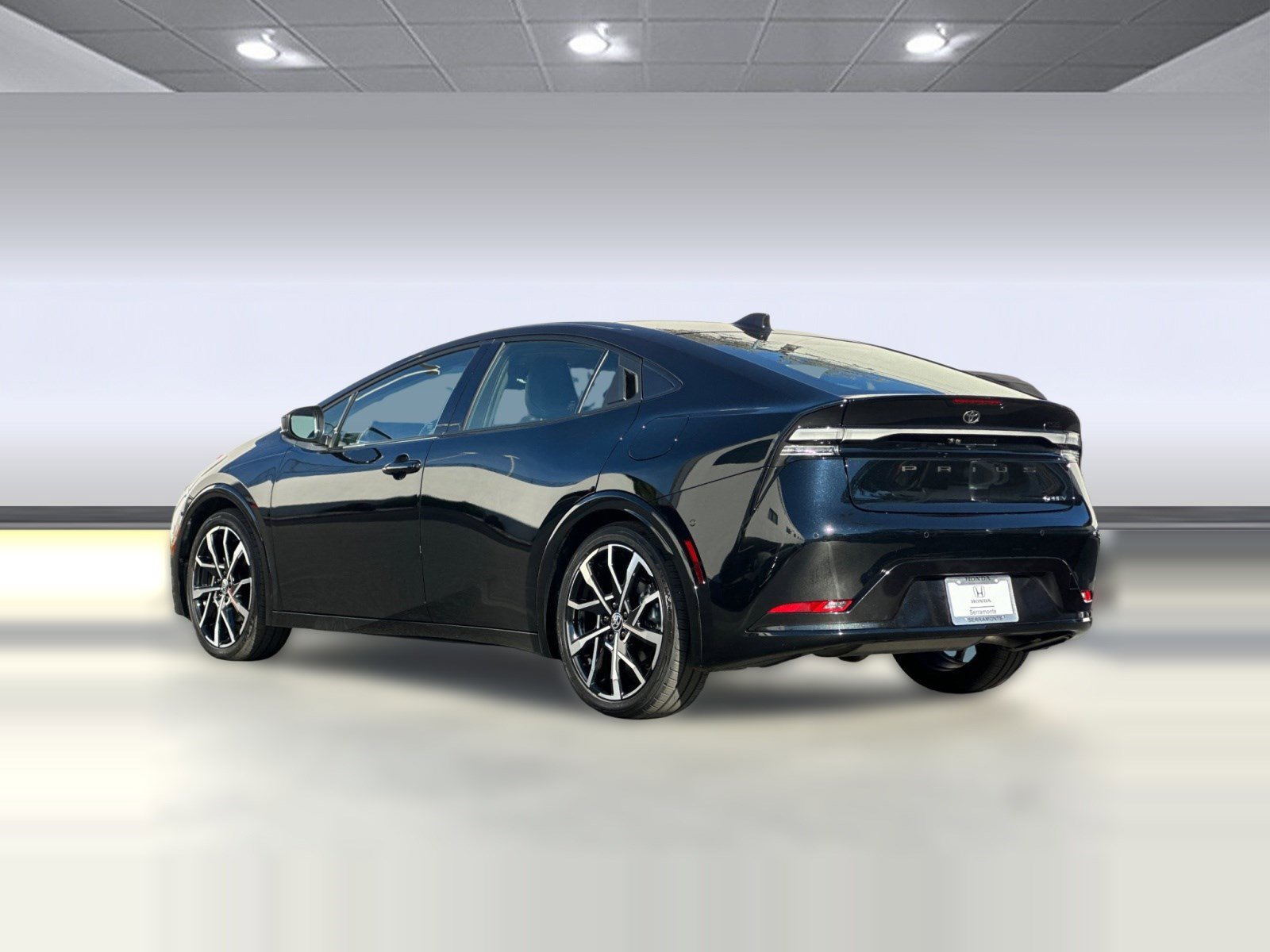 Used 2025 Toyota Prius Plug-In Hybrid image 3