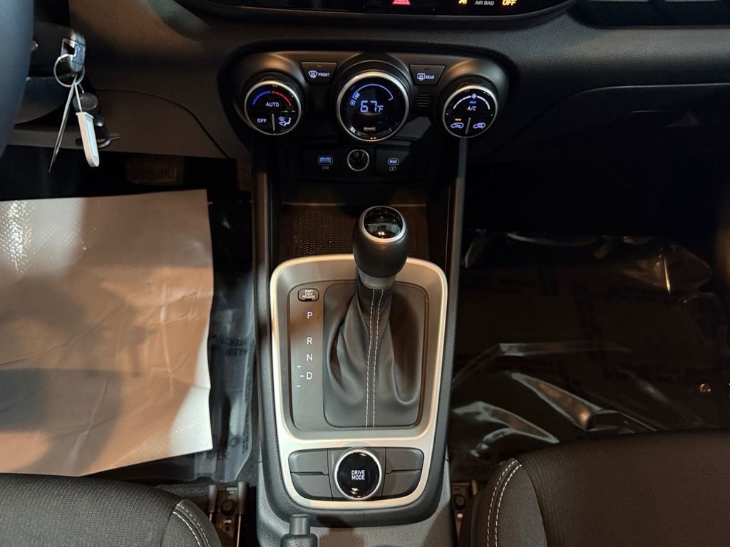 Used 2023 Hyundai Venue SEL FWD image 16