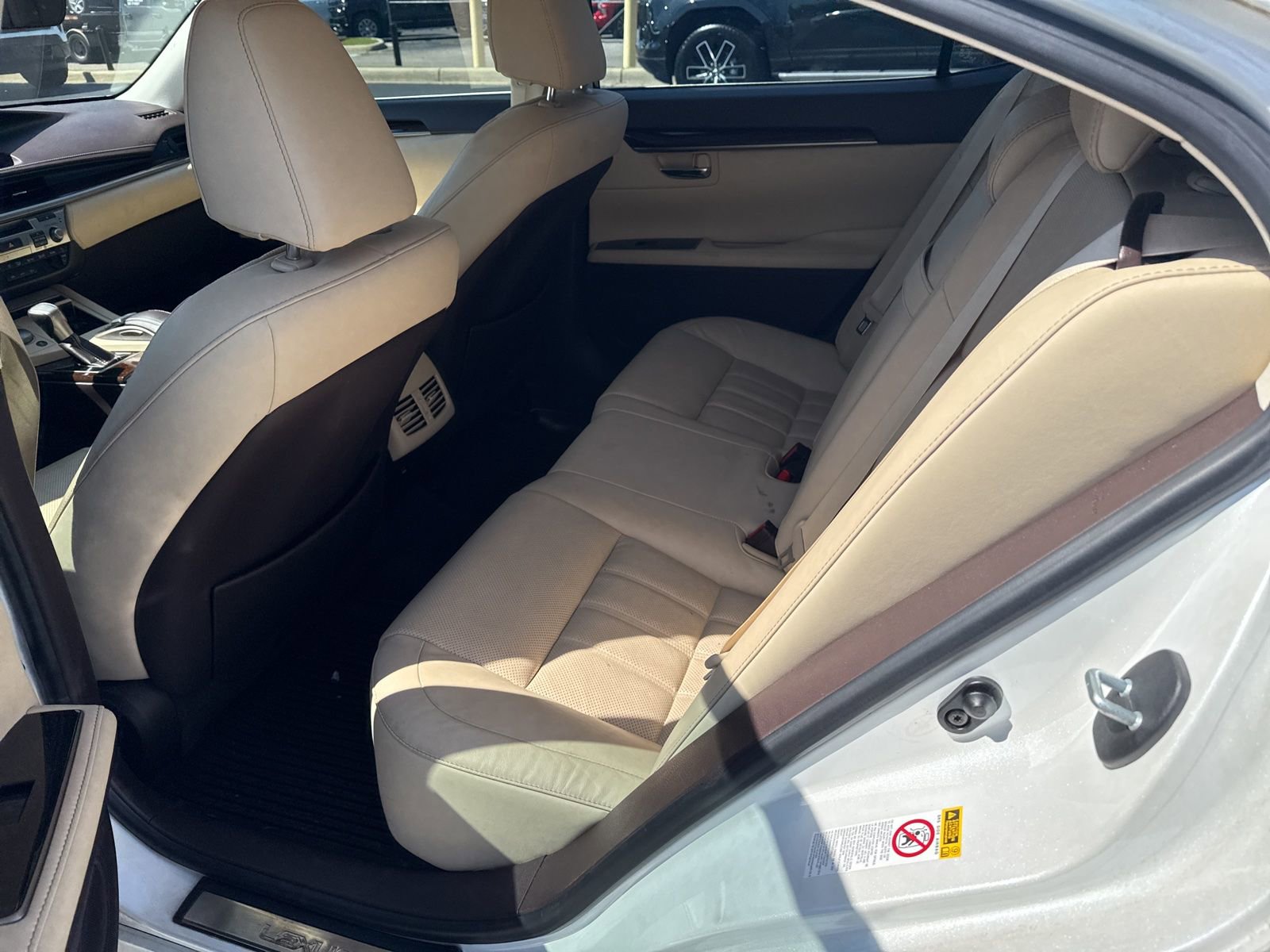 Used 2017 Lexus ES 350 w/ Luxury Package FWD image 4