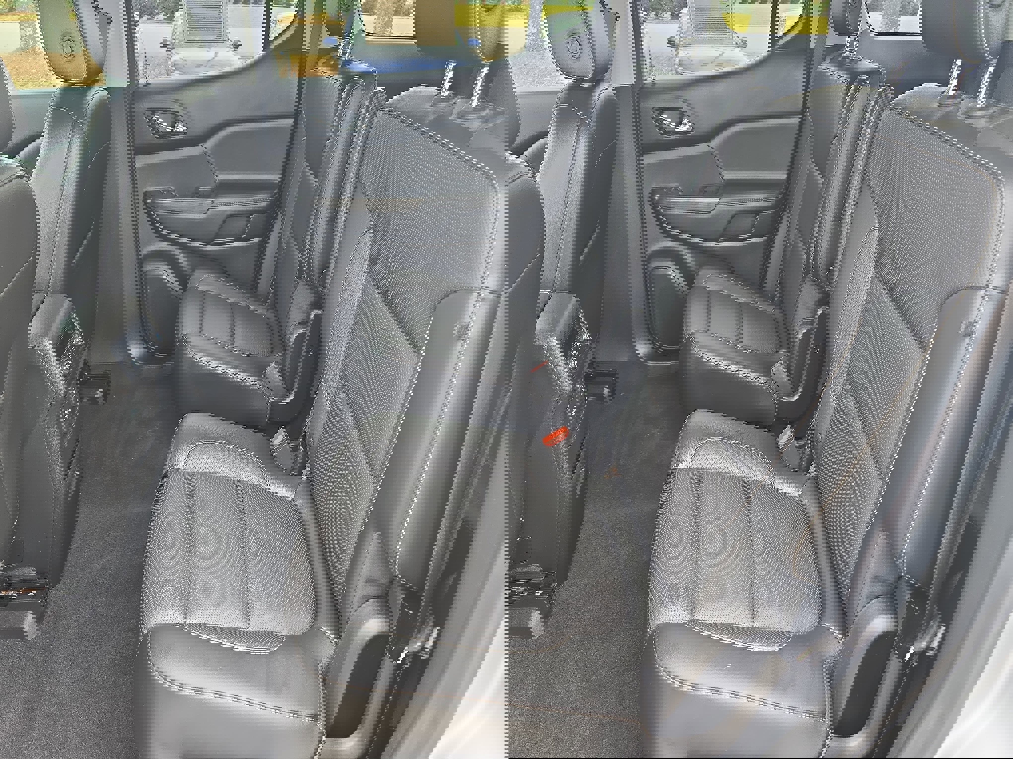 Used 2018 GMC Acadia SLT image 16