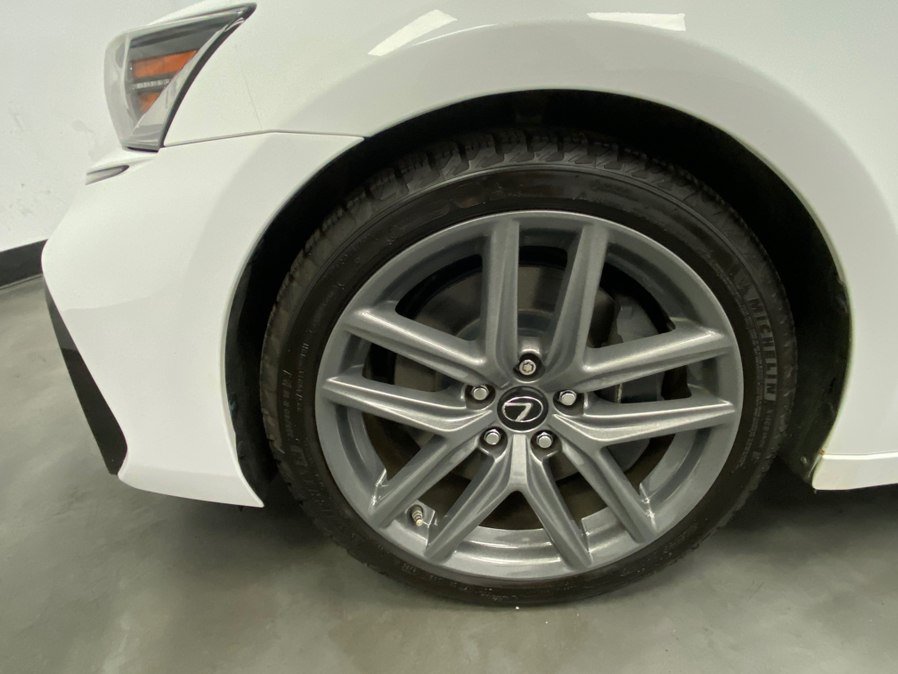 Used 2018 Lexus IS 300 AWD image 17