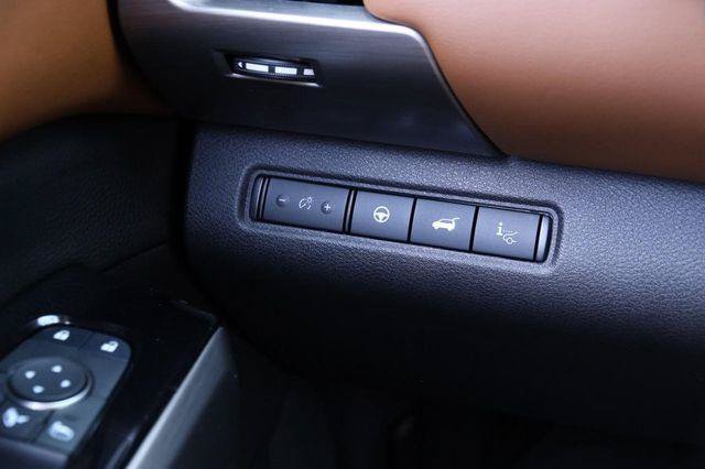 Used 2025 Nissan Pathfinder Platinum AWD/4WD image 23