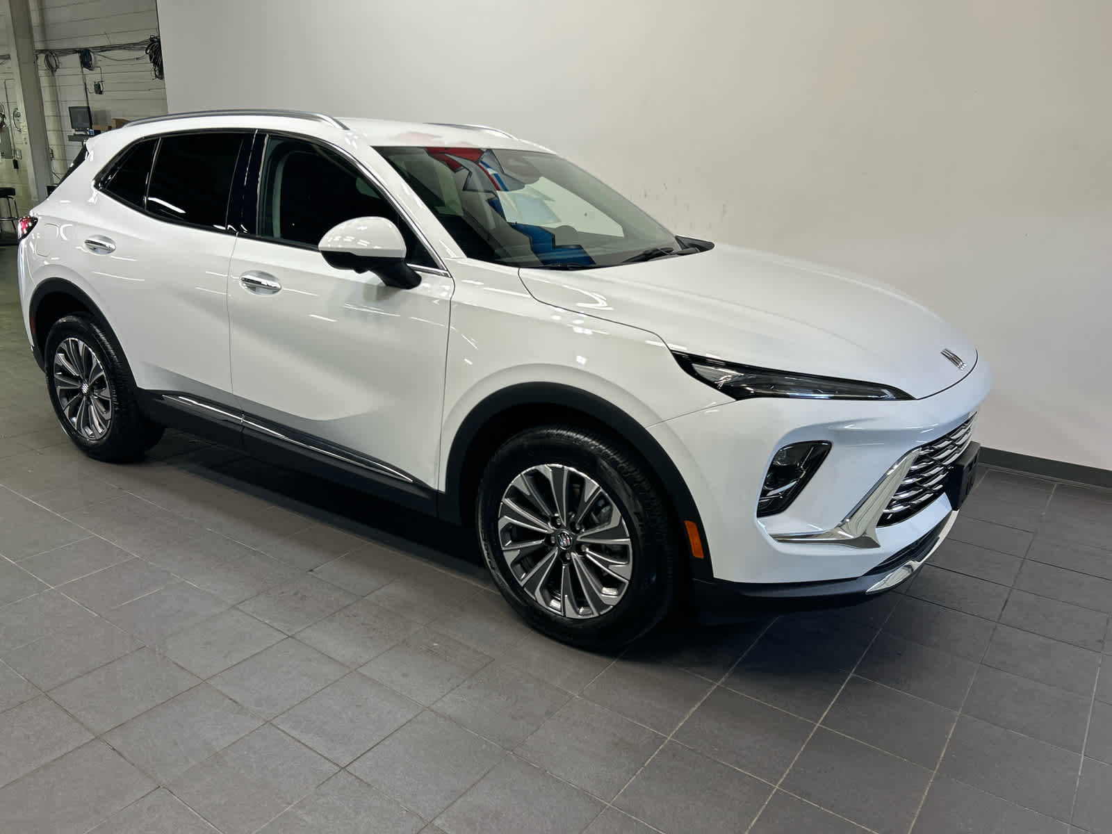 Used 2025 Buick Envision Preferred image 2