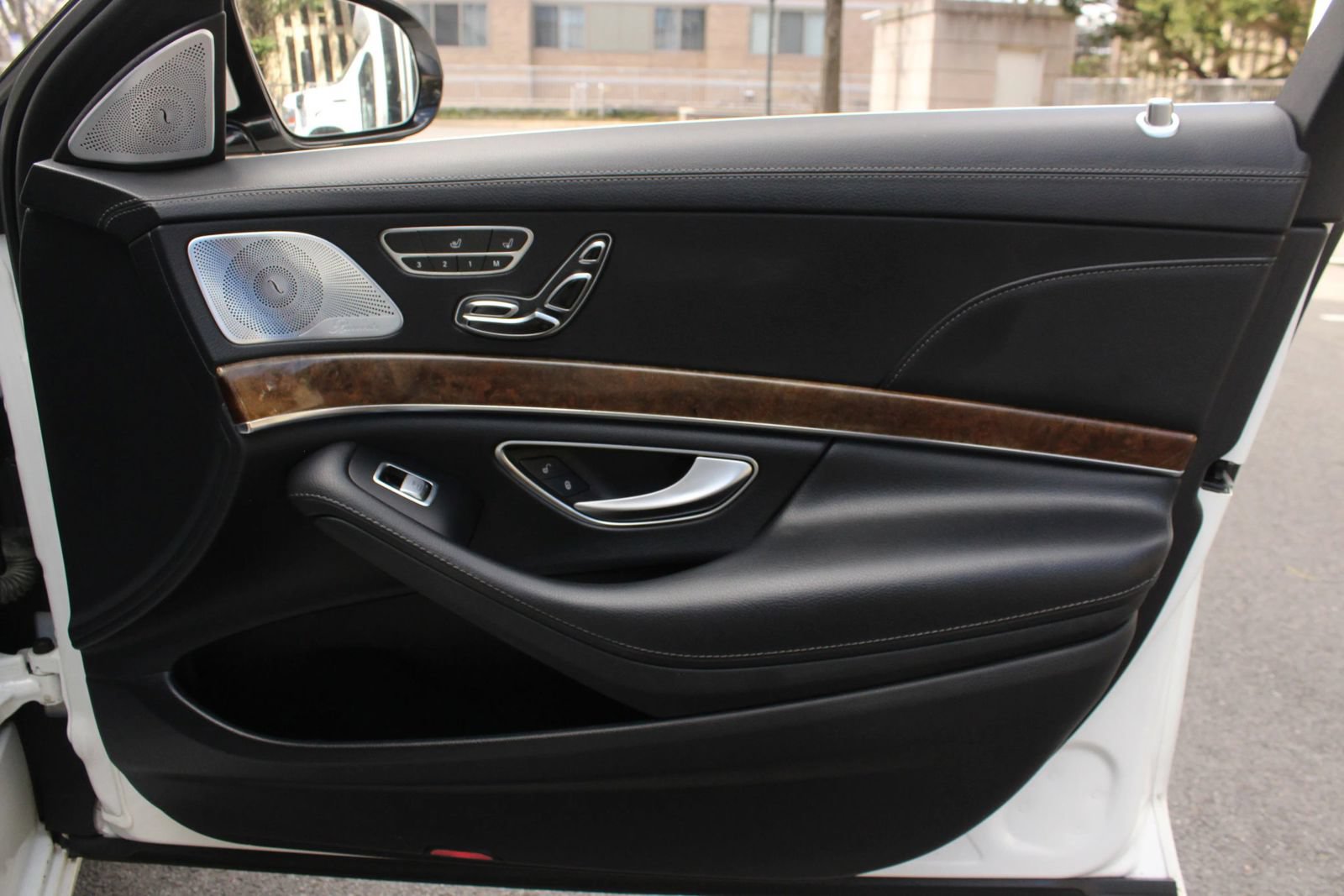 Used 2014 Mercedes-Benz S 550 Sedan image 25